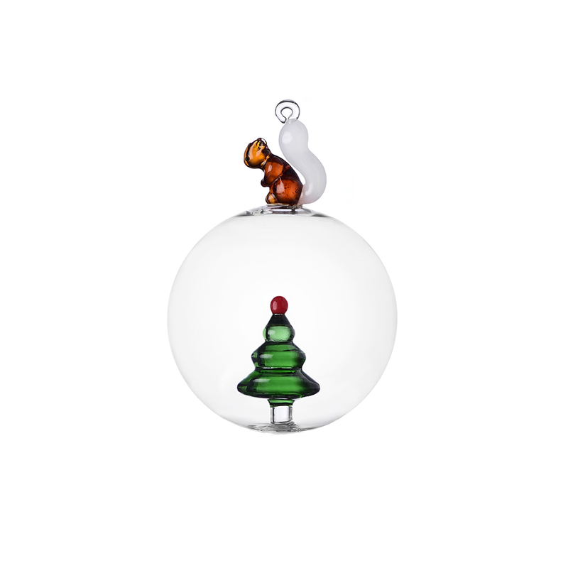 松鼠和樹木的聖誕節球