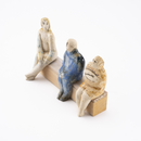 ベンチに座る人(1981)