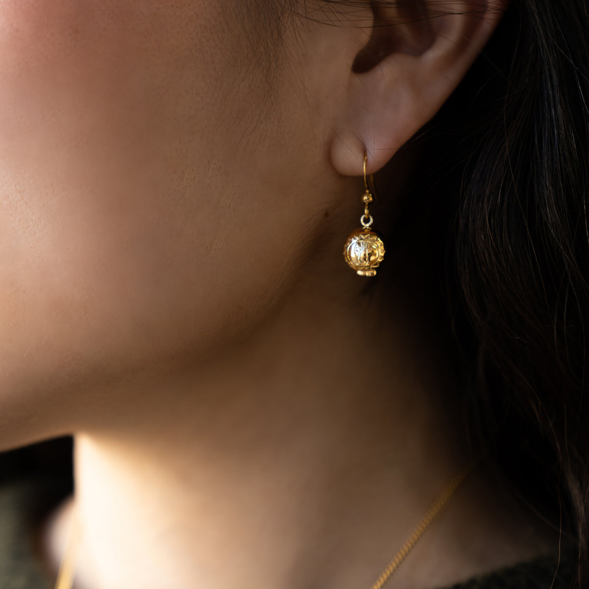 SKULTUNA ライオンピアス（ゴールド）