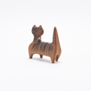 莉拉動物園貓站立