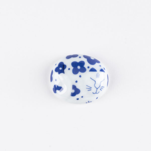 Gonko chopstick rest (Hananeko / Arita ware)