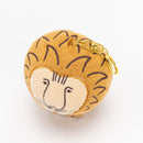 被拥抱的吉祥物（麦琪）