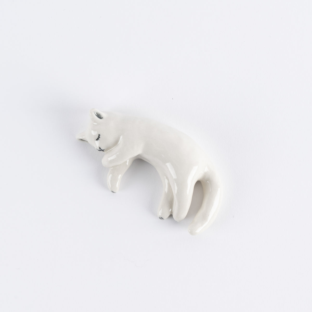 ねむそうなねこ（Sleeping cat）