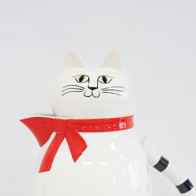 Cat pitcher（ネコのピッチャー）