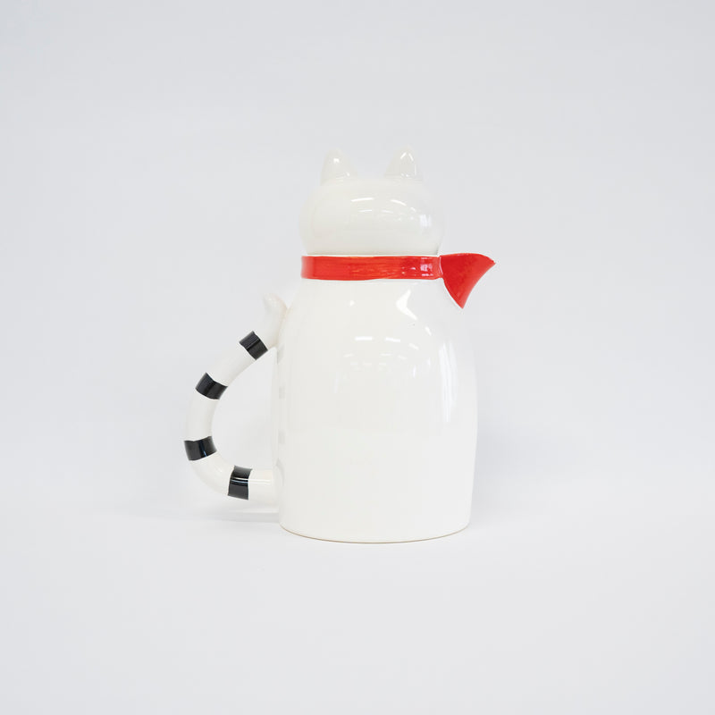 Cat pitcher（ネコのピッチャー）