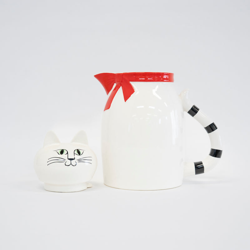 Cat pitcher（ネコのピッチャー）