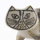 Shiga Stora動物園貓站立