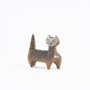 莉拉動物園貓站立