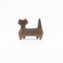 莉拉動物園貓站立