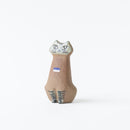 莉拉動物園貓坐著