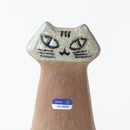 莉拉動物園貓坐著