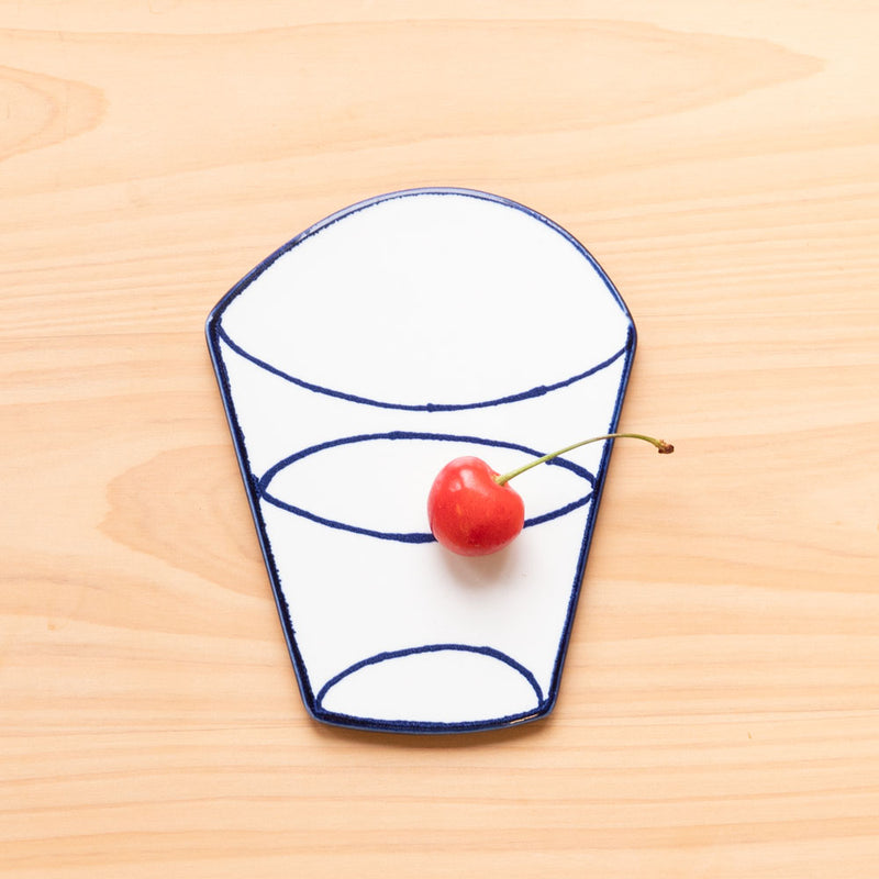 Cutting plate (a cup of water with water)