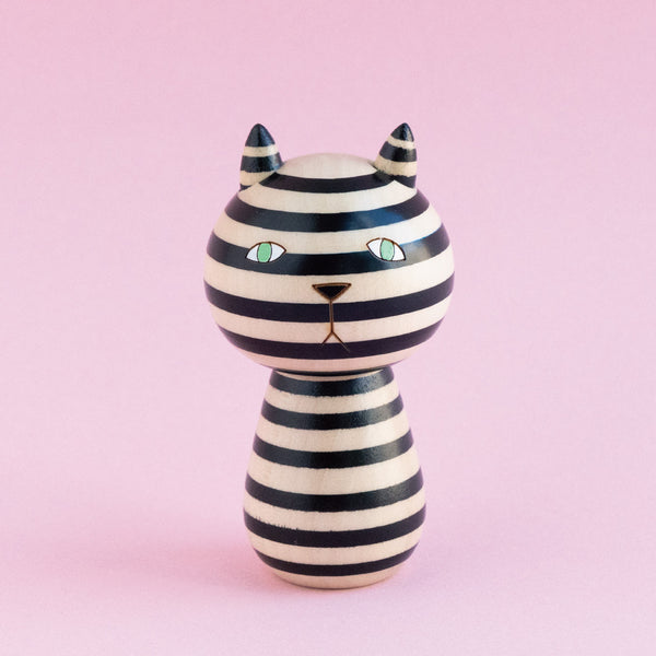 ドナ・ウィルソン　ボーダーモノクロ猫、クマのこけし ドナのこけし （モノクロのねこ）