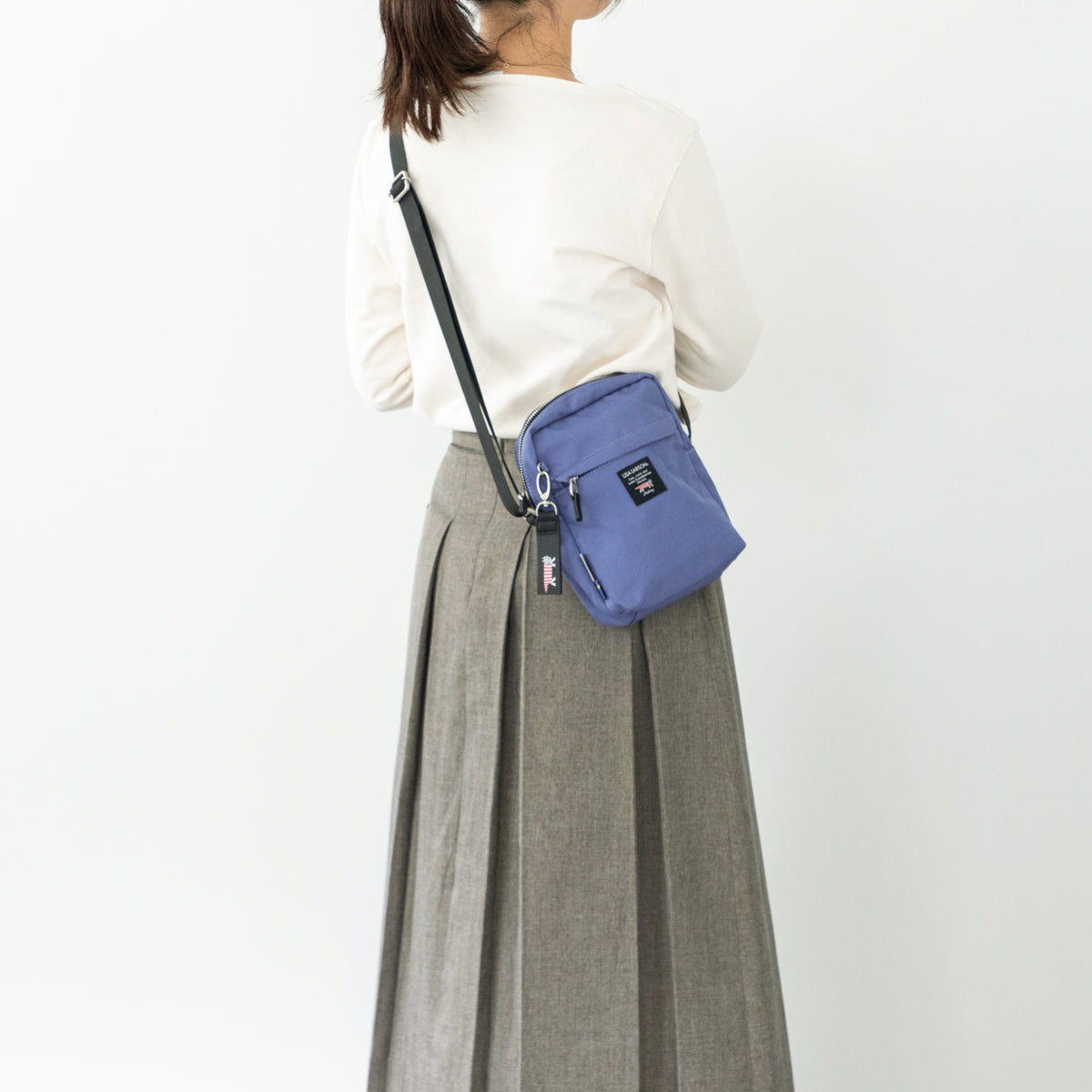 タテ型ミニショルダーバッグ（マイキー）